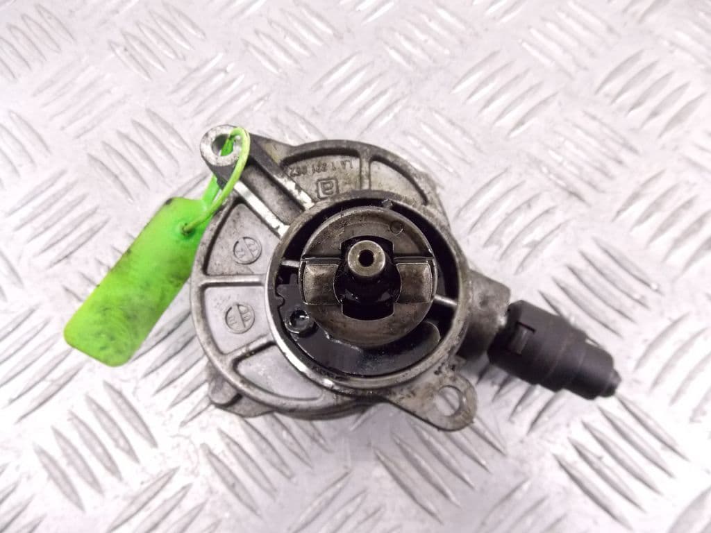 Насос вакуумный к Mercedes C Class W203/S203/CL203 Рестайлинг (04-07)