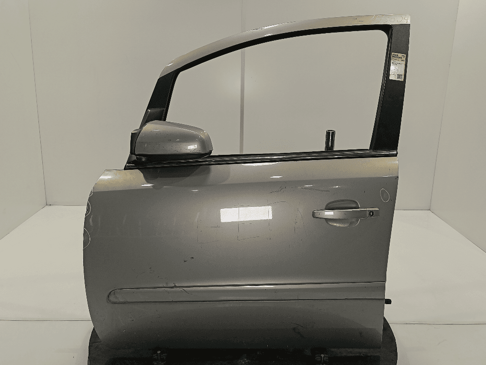 Дверь передняя правая к Opel Zafira B (05-10)