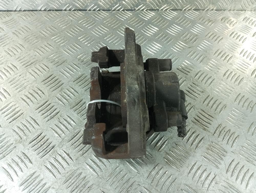 Суппорт передний правый к Opel Corsa E (14-19)