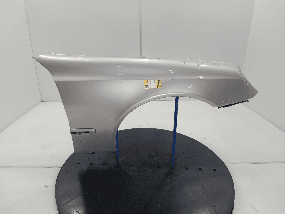 Крыло переднее правое к Mercedes E Class W211/S211 (02-06)