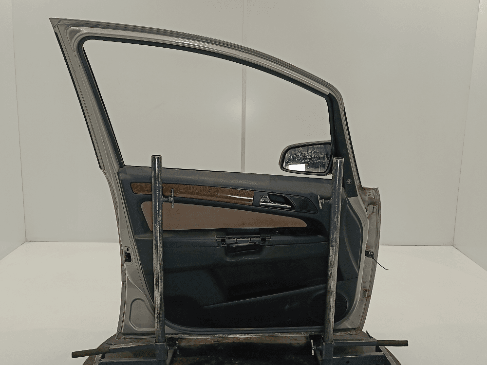 Дверь передняя правая к Opel Zafira B (05-10)