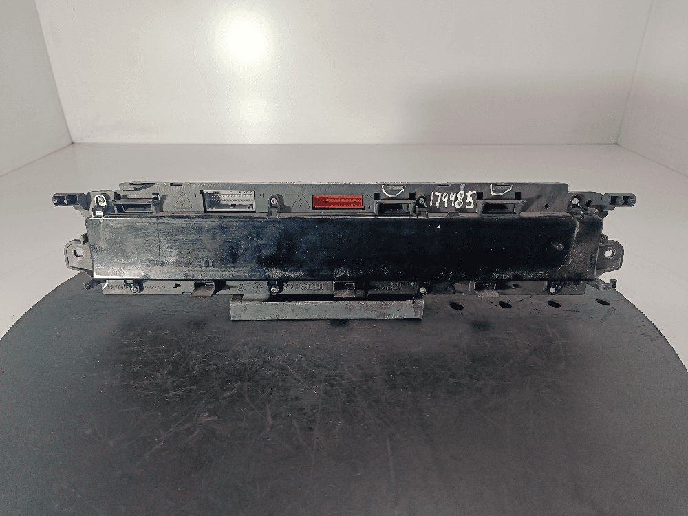 Щиток приборов (приборная панель) к Renault Scenic 2 (03-06)