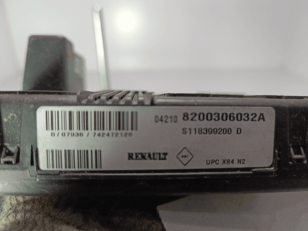 Блок предохранителей к Renault Megane 2 (02-06)