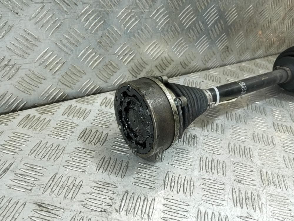 Полуось передняя левая (приводной вал, ШРУС) к Volkswagen Passat B7 (10-15)