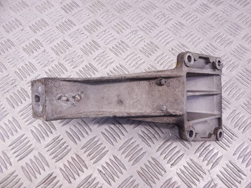 Кронштейн двигателя к BMW 5 E39 (95-00)