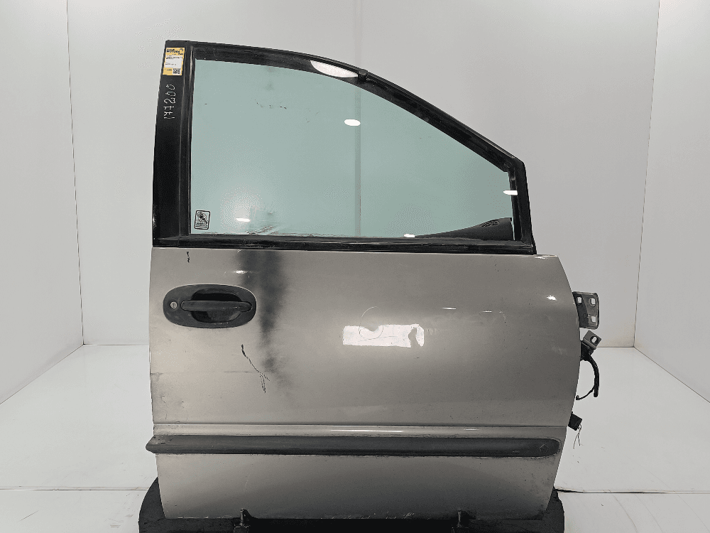 Дверь передняя правая к Chrysler Voyager 3 (95-01)