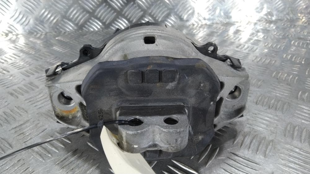 Подушка крепления двигателя к Jeep Grand Cherokee WL (21-24)