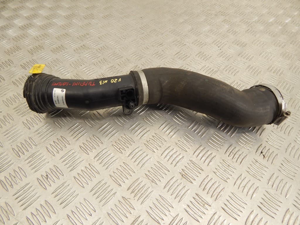 Патрубок интеркулера к BMW 1 F20/F21 (11-15)