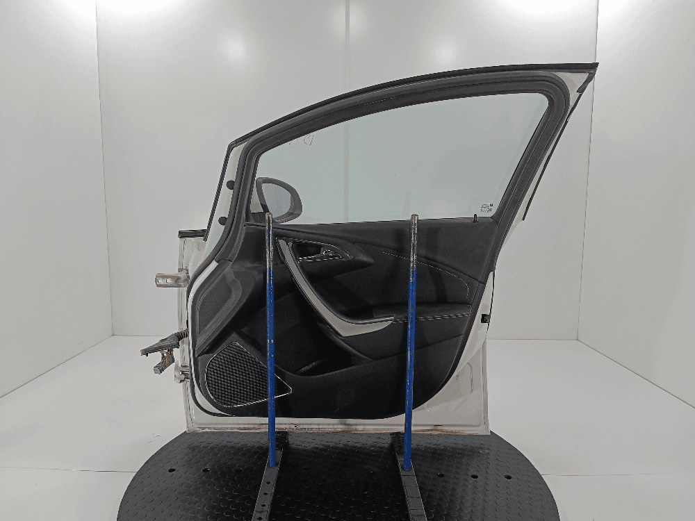 Дверь передняя правая к Opel Astra J (09-12)