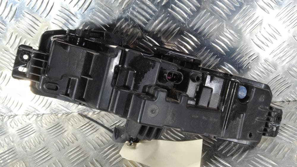 Фара противотуманная левая к Jeep Grand Cherokee WL (21-24)