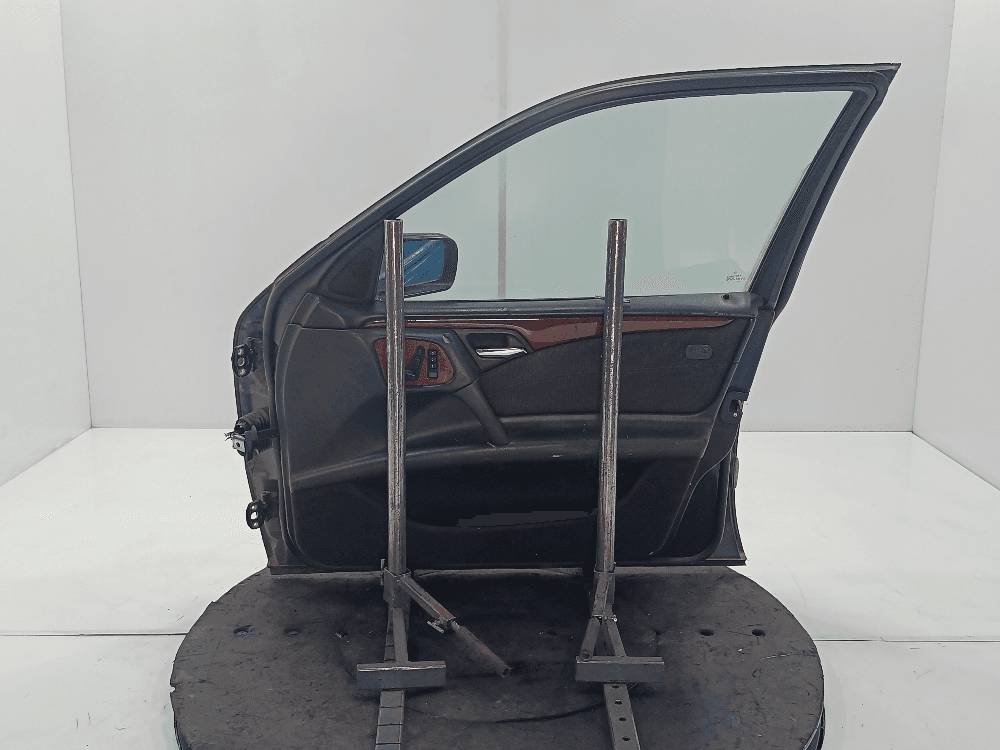 Дверь передняя правая к Mercedes E Class W210/S210 (95-99)