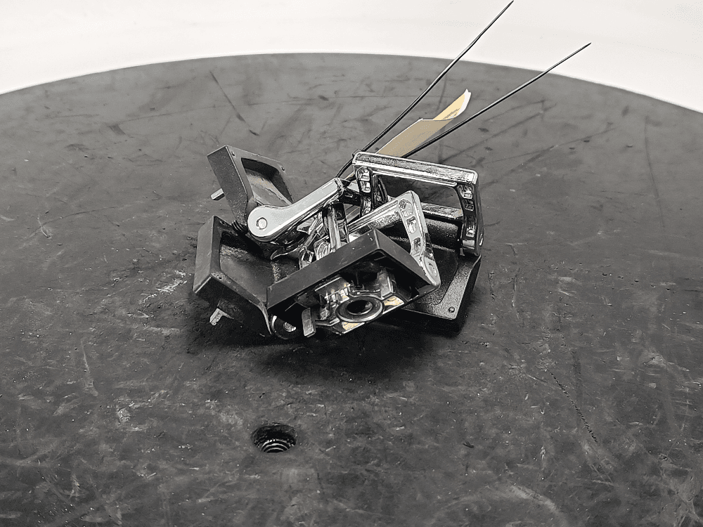 Кронштейн полки багажника к Volkswagen Touareg 3 (18-24)