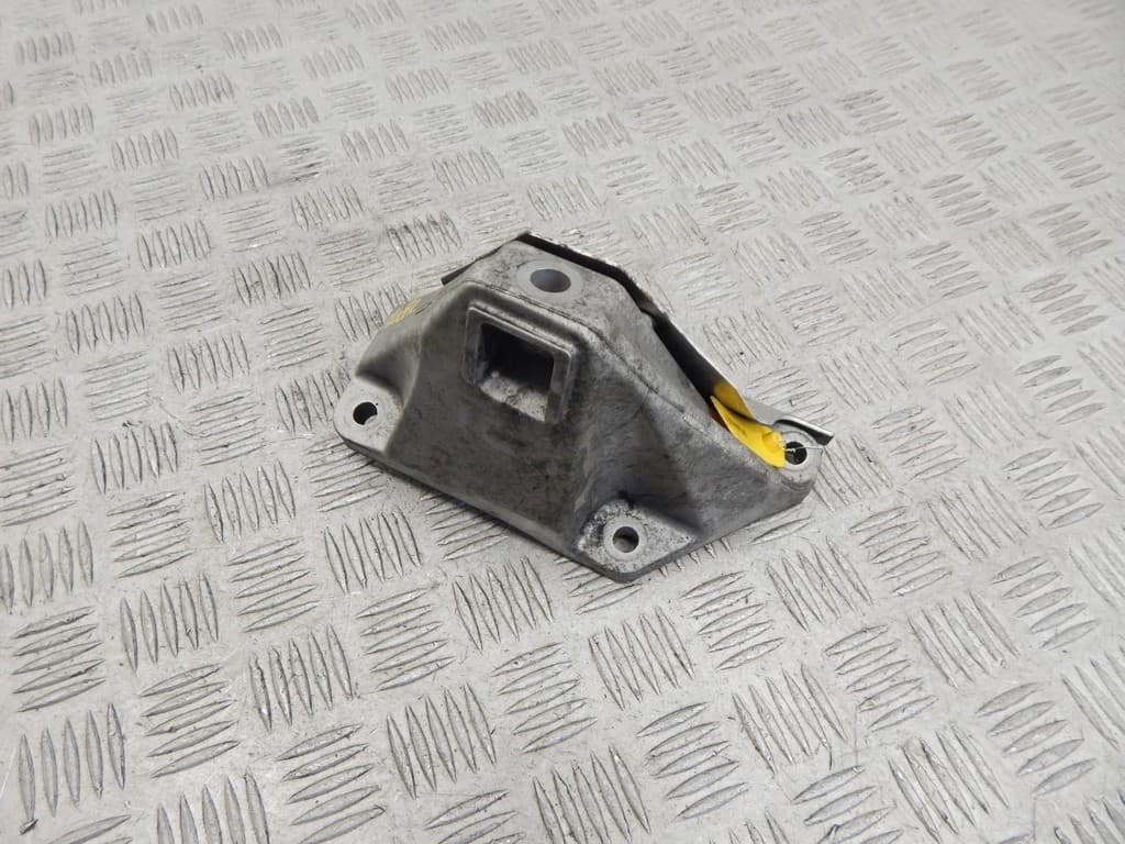 Кронштейн двигателя к BMW 7 F01/F02 (08-12)