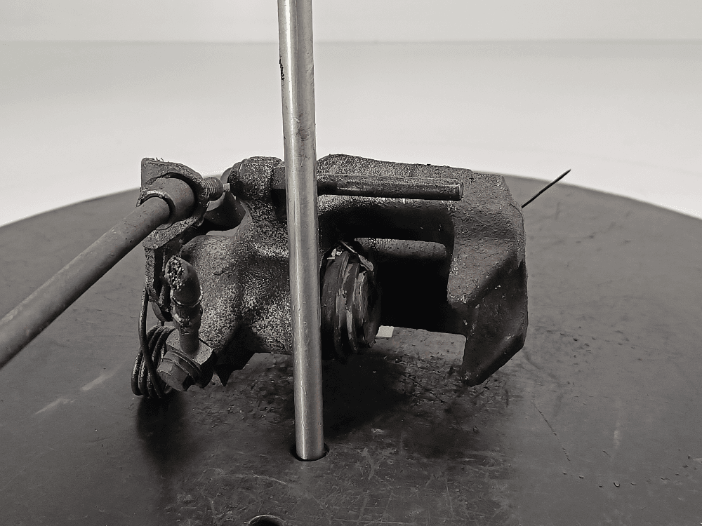 Суппорт задний левый к Volkswagen Passat B5 (96-00)