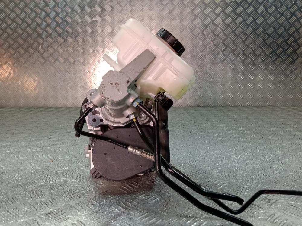 Цилиндр тормозной главный к Lamborghini Urus (18-24)