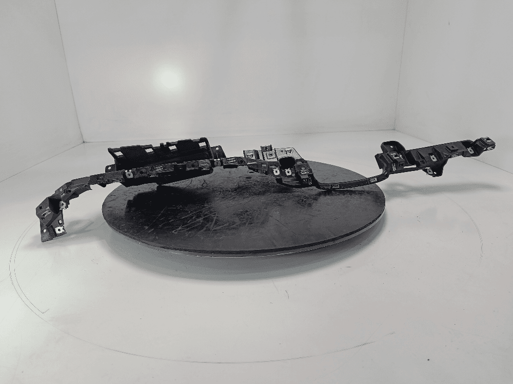 Накладка декоративная на торпедо к Volkswagen Touareg 3 (18-24)