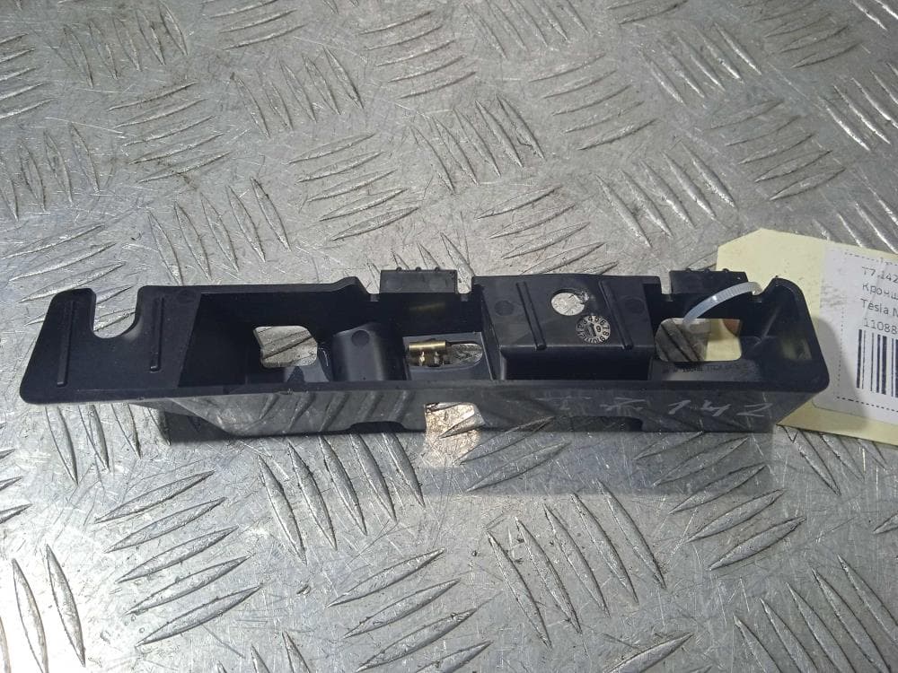 Кронштейн к Tesla Model X (15-21)