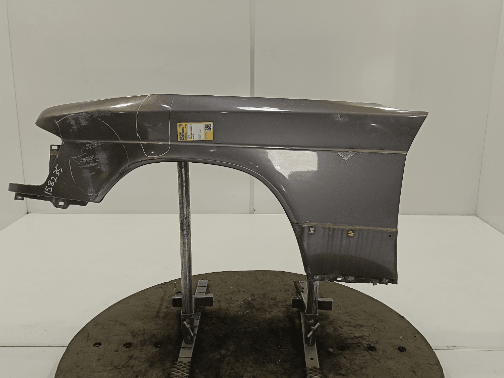 Крыло переднее левое к Mercedes 190 W201 (82-93)