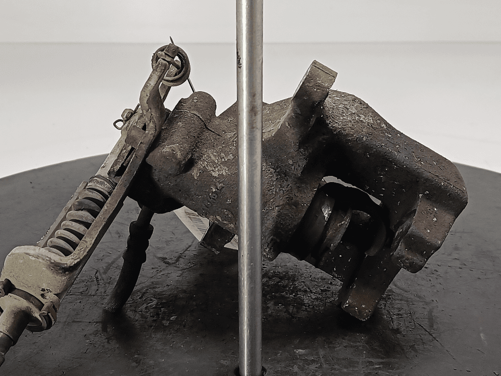 Суппорт задний правый к Toyota Avensis 3 (09-11)