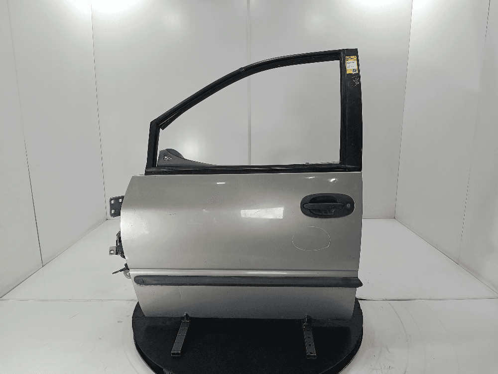 Дверь передняя левая к Chrysler Voyager 3 (95-01)
