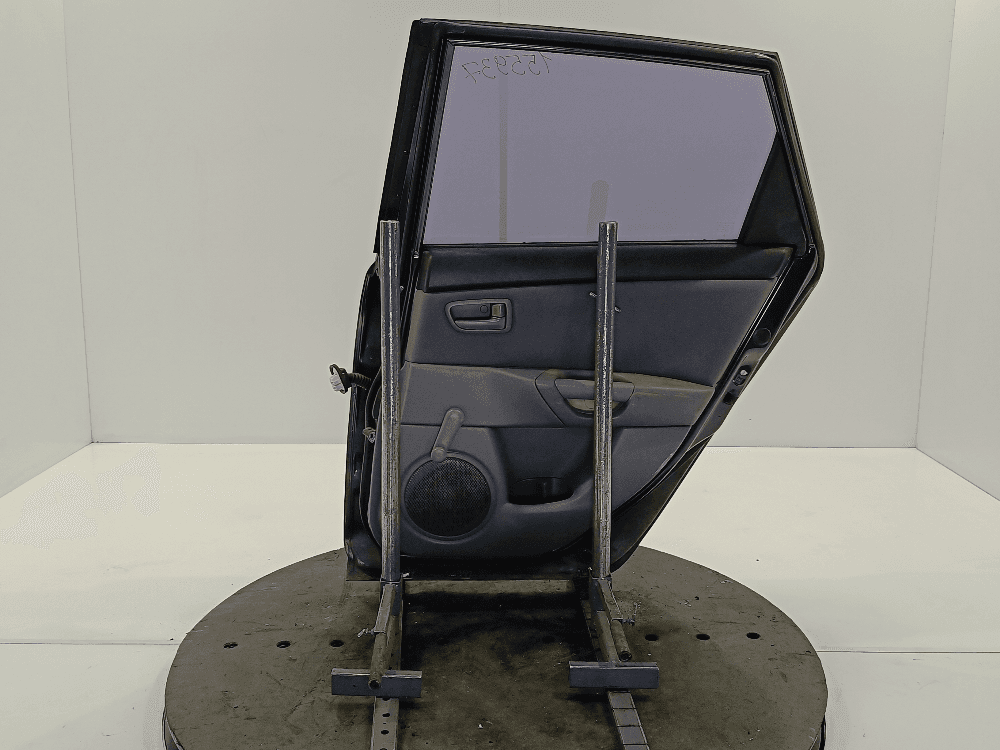 Дверь задняя правая к Mazda 3 BK (03-06)