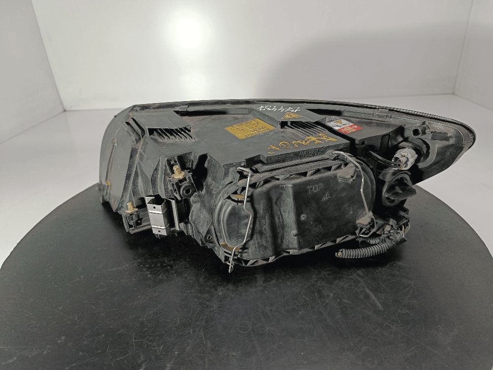 Фара правая к Volvo V50 (03-10)