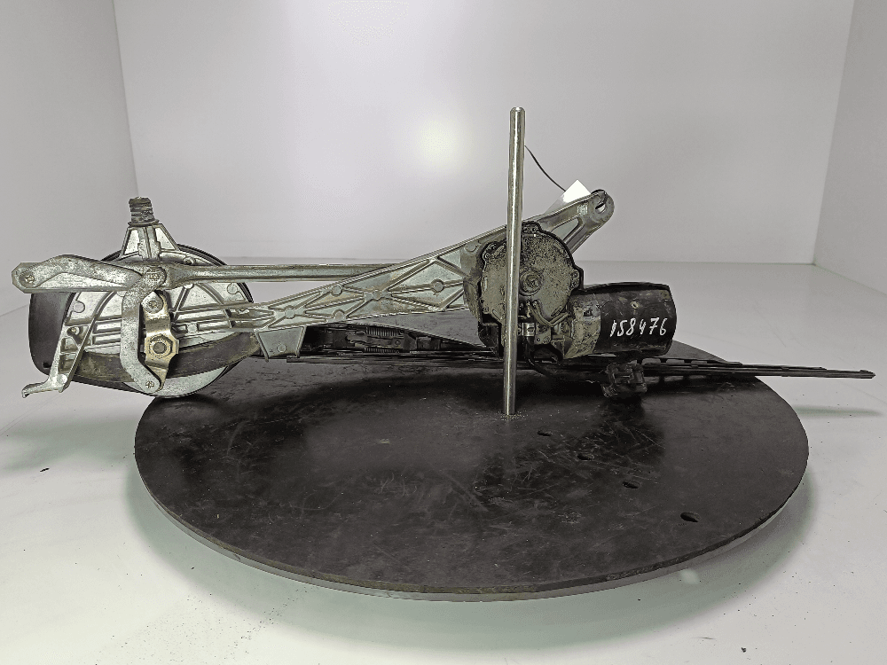 Механизм стеклоочистителя (трапеция дворников) к Mercedes 190 W201 (82-93)