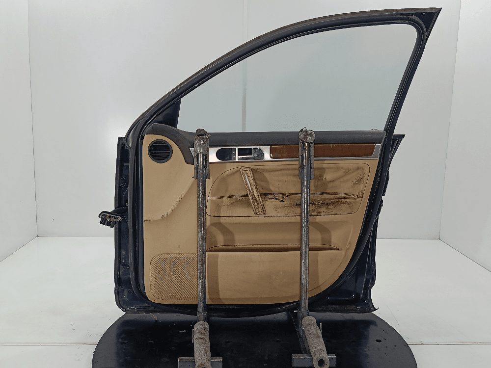 Дверь передняя правая к Volkswagen Touareg 1 (02-07)