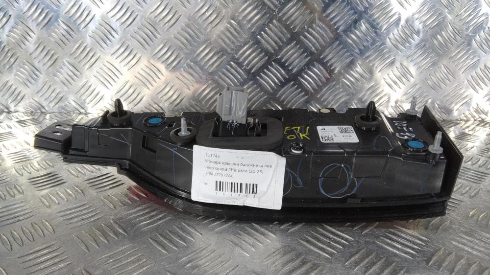 Фонарь крышки багажника левый к Jeep Grand Cherokee WL (21-24)