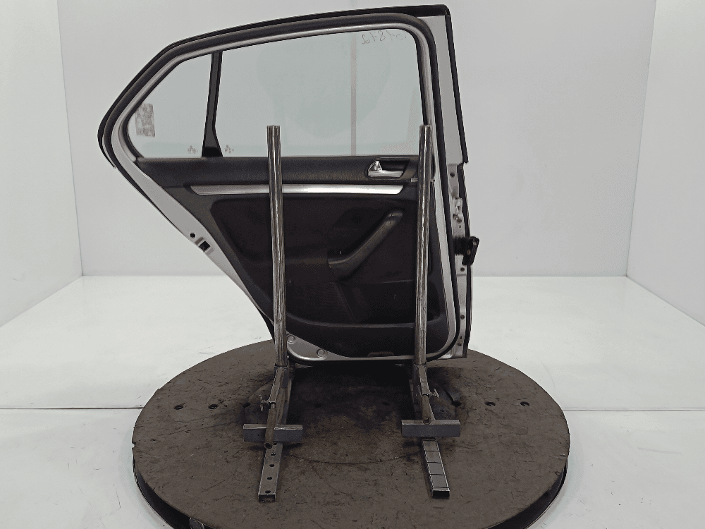 Дверь задняя левая к Volkswagen Golf 5 (03-09)