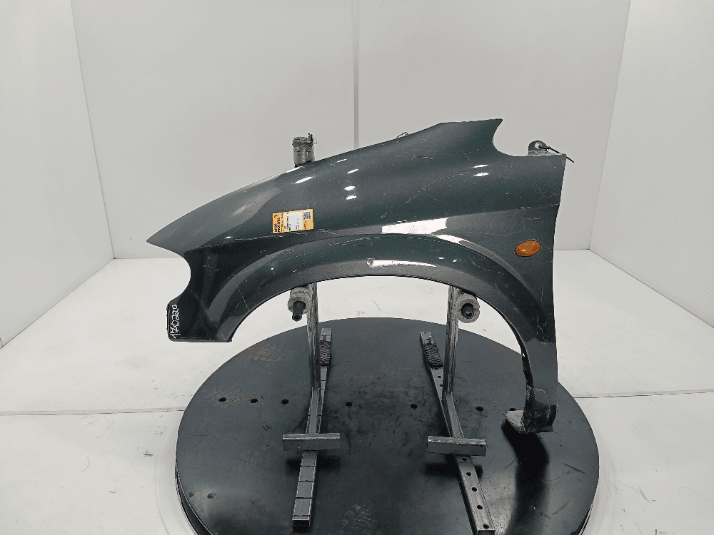 Крыло переднее левое к Chrysler Voyager 4 (01-04)