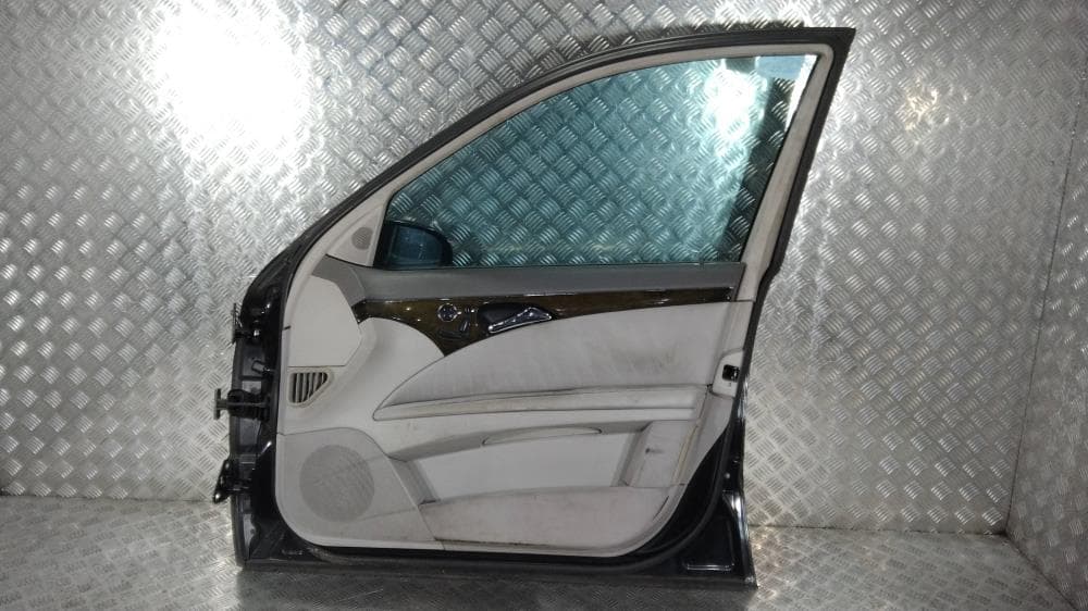 Дверь передняя правая к Mercedes E Class W211/S211 (02-06)