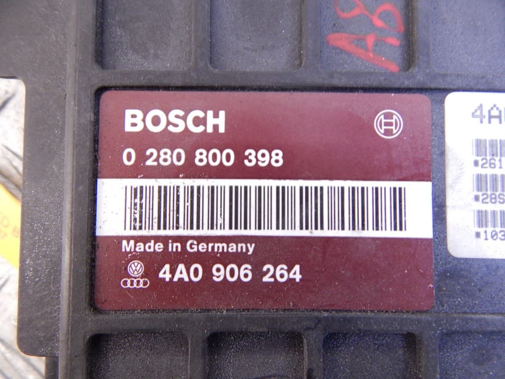 Блок управления двигателем к Audi 80 B4 (91-96)