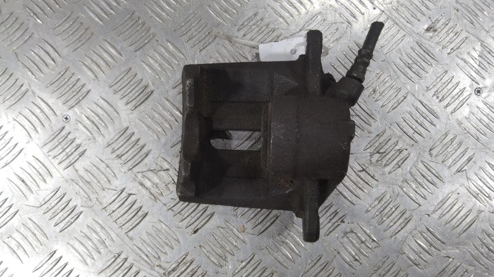 Суппорт передний левый к Renault Scenic 2 (03-06)