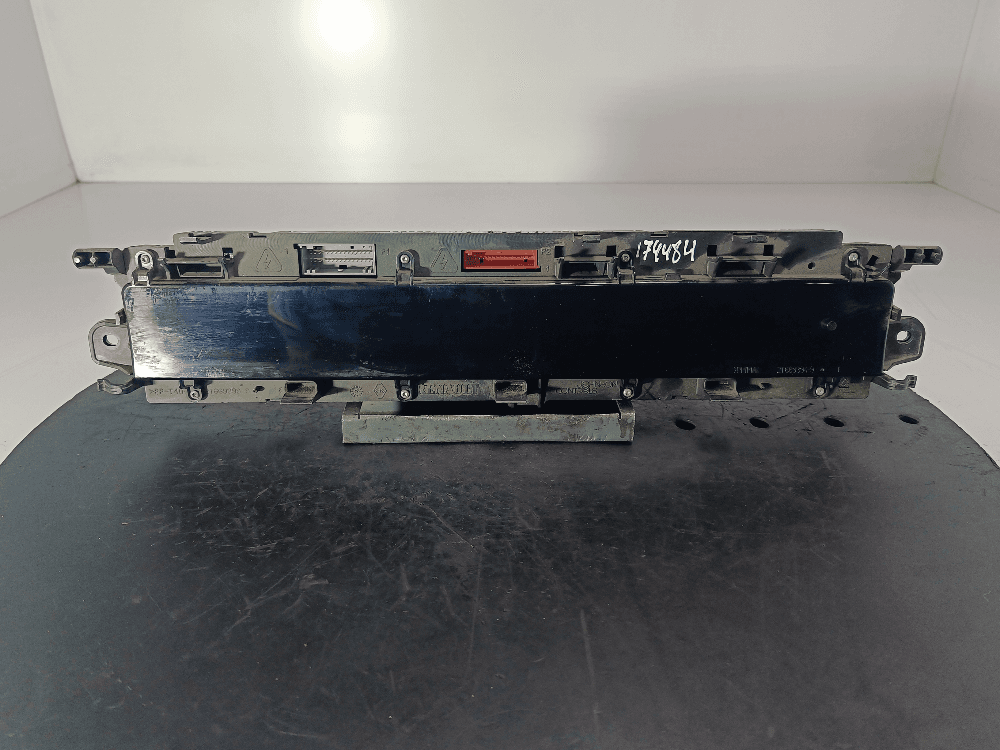 Щиток приборов (приборная панель) к Renault Scenic 2 (03-06)