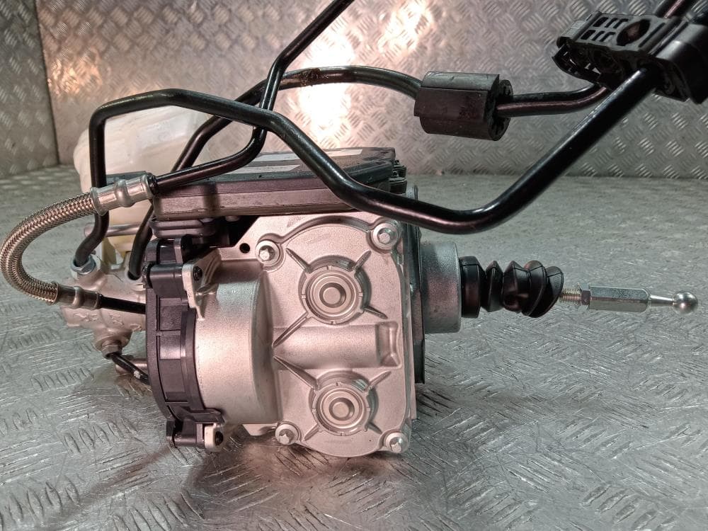 Цилиндр тормозной главный к Lamborghini Urus (18-24)