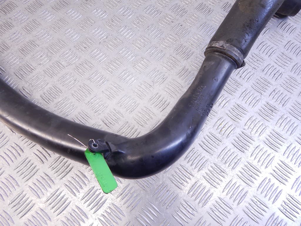 Патрубок интеркулера к Volvo V70 2 (00-05)