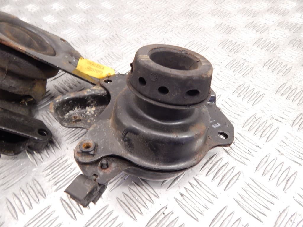 Подушка крепления двигателя к Volkswagen Lupo (98-05)