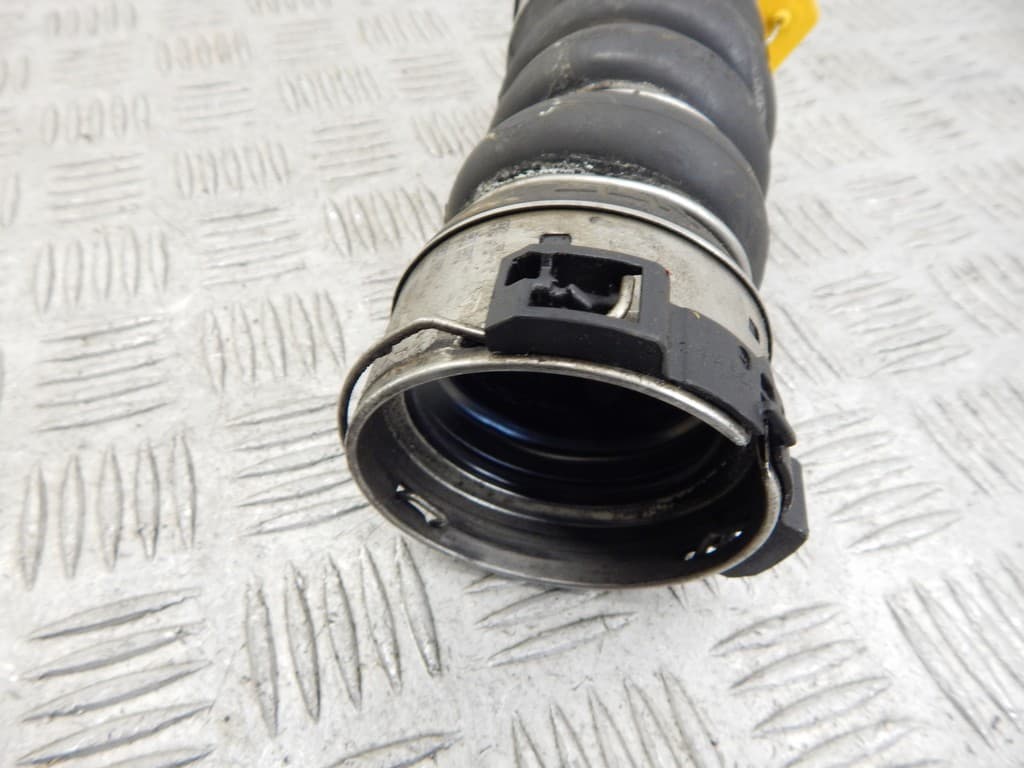 Патрубок интеркулера к BMW 5 F10/F11/F07 (09-13)