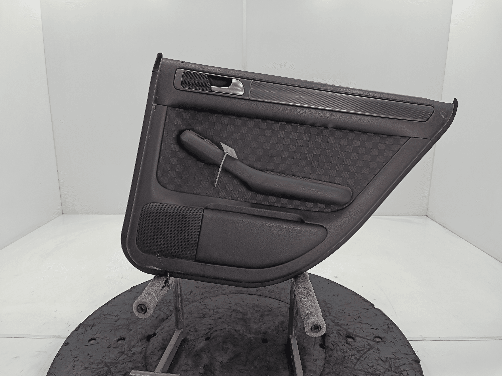 Обшивка двери задней правой (дверная карта) к Audi A6 C5/4B (97-01)