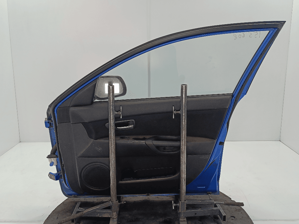 Дверь передняя правая к Mazda 3 BK (03-06)