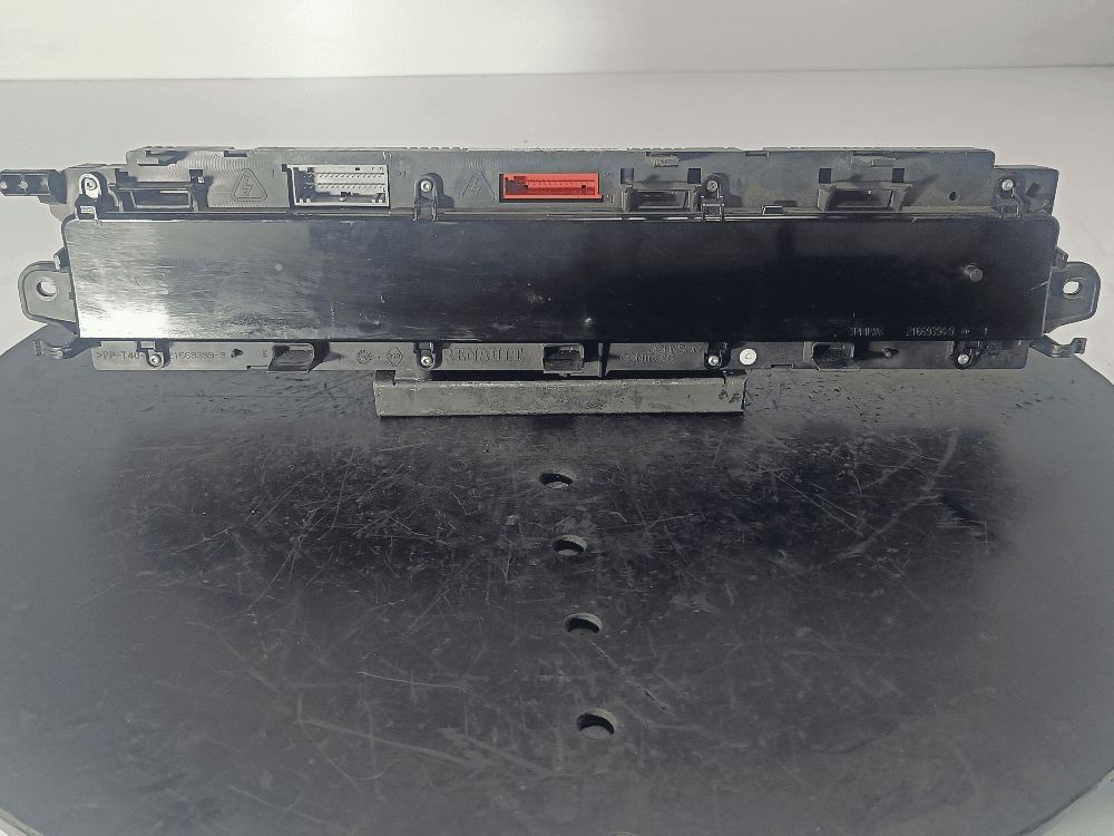 Щиток приборов (приборная панель) к Renault Scenic 2 (03-06)