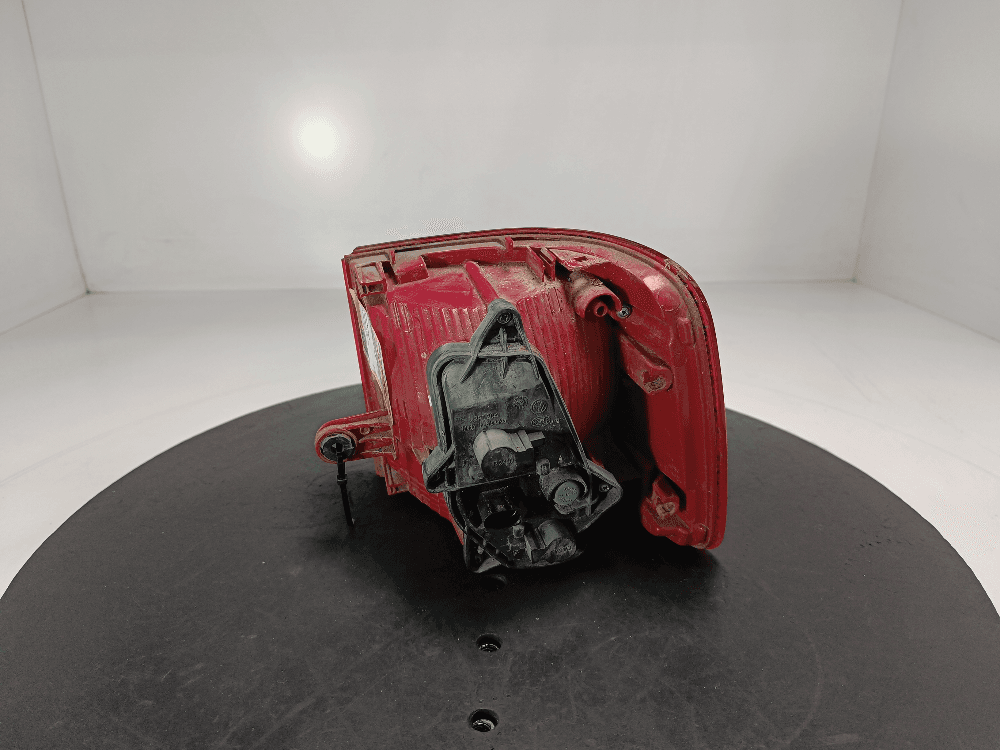 Фонарь задний левый к Volkswagen Touran 2 (10-15)