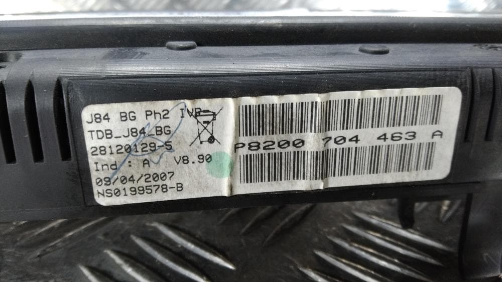 Щиток приборов (приборная панель) к Renault Scenic 2 (03-06)