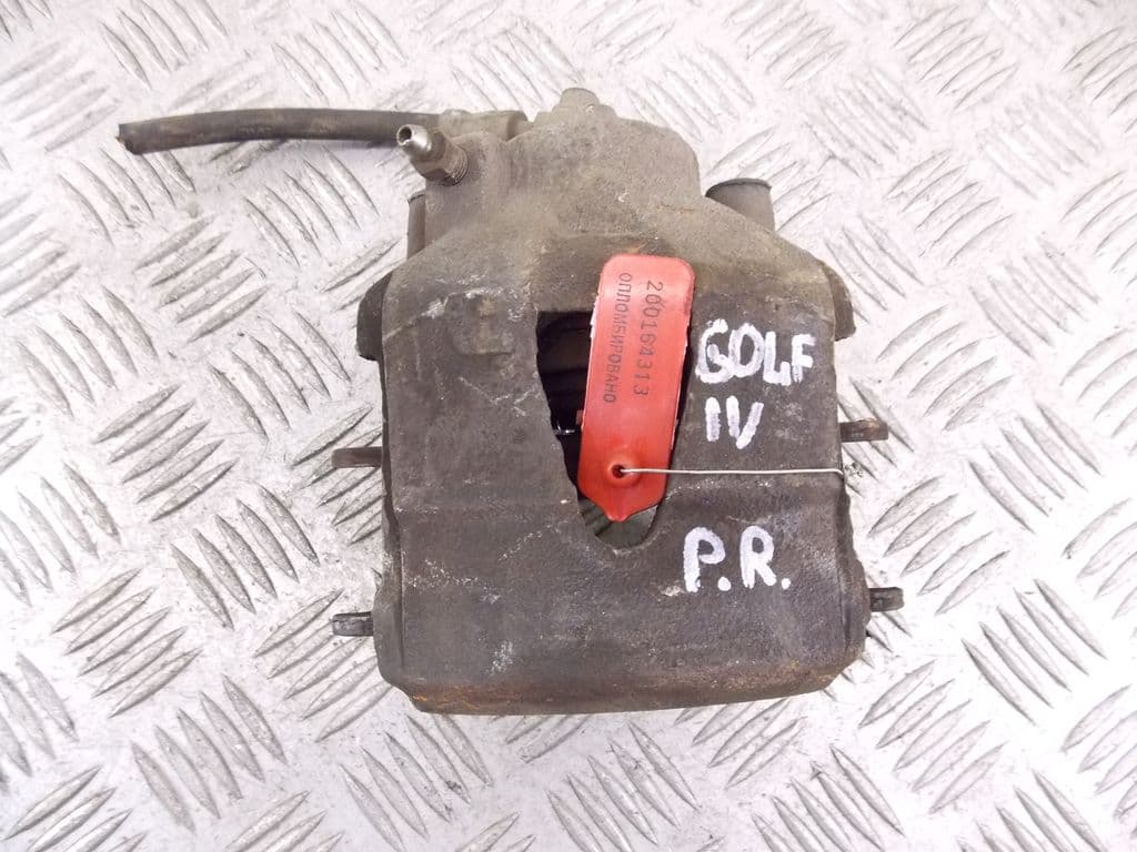 Суппорт передний правый к Volkswagen Golf 4 (97-06)
