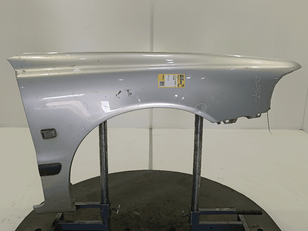 Крыло переднее правое к Volvo S40 1 (96-00)