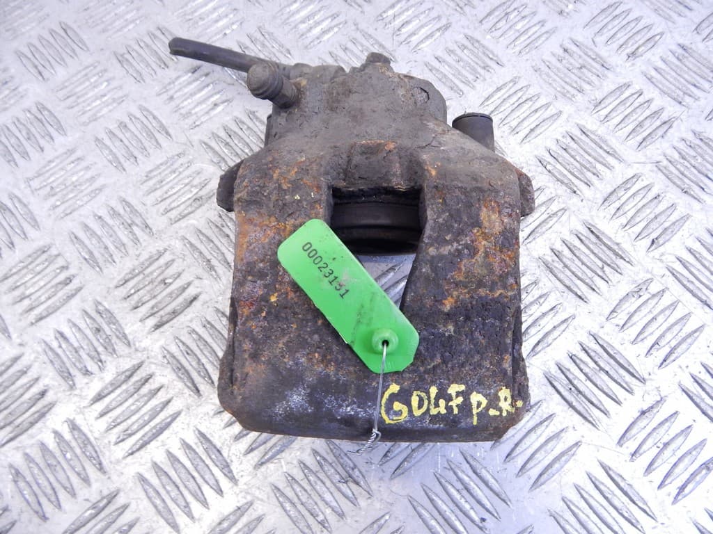 Суппорт передний правый к Volkswagen Golf 4 (97-06)