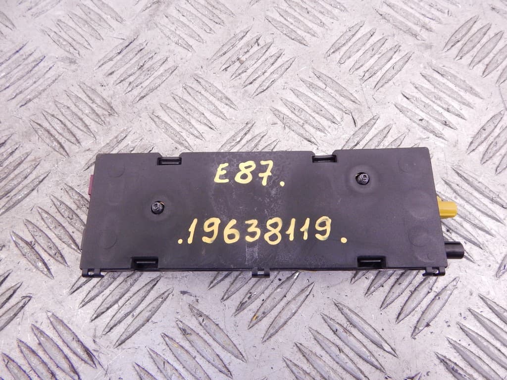 Усилитель антенны к BMW 1 E81/E82/E87/E88 (04-07)