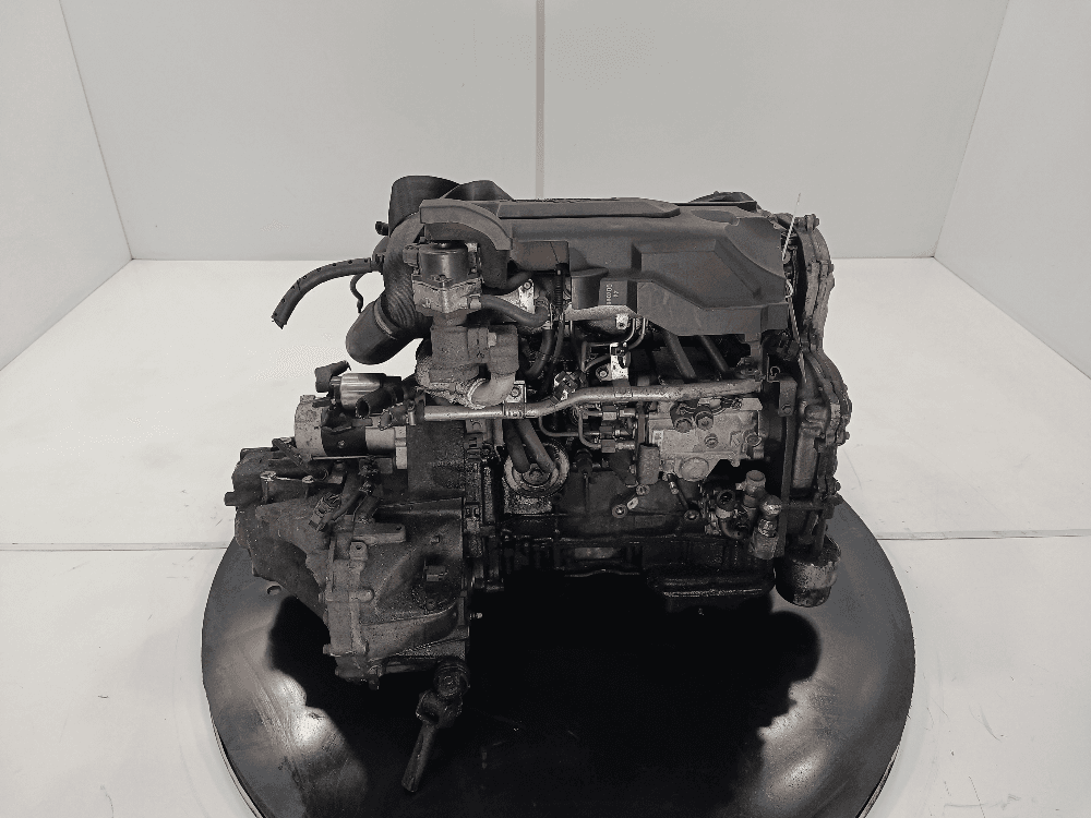 Двигатель к Nissan  Almera Tino (00-06)