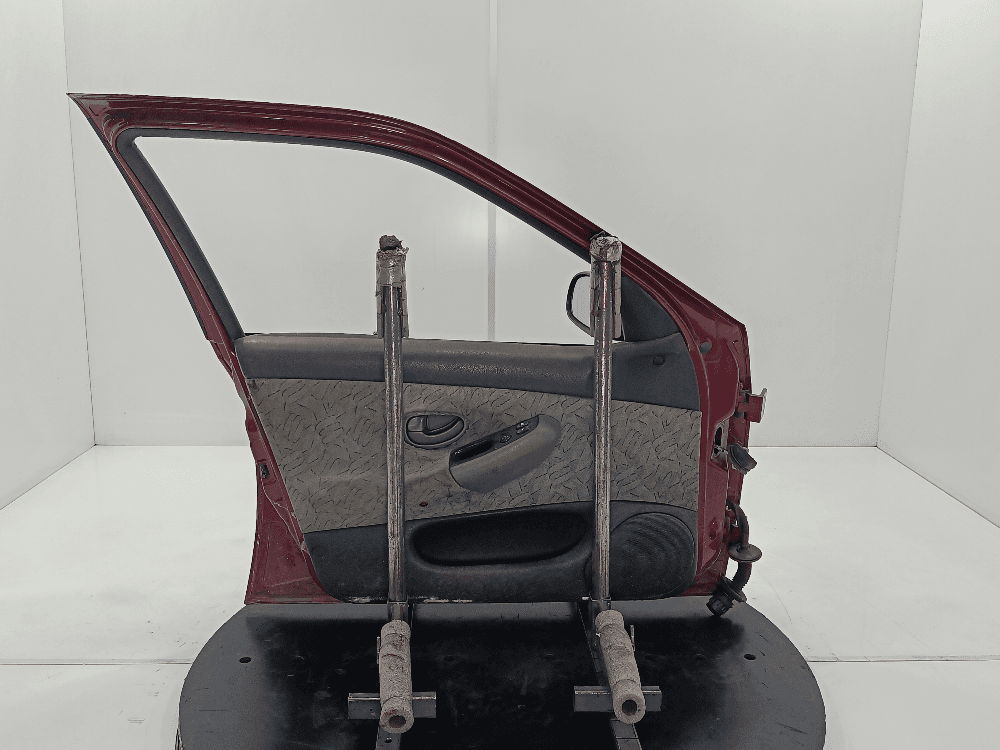 Дверь передняя левая к Peugeot 406 (95-99)